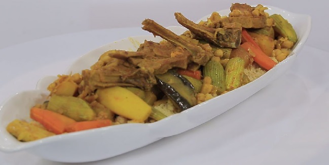 Couscous aux côtelettes d'agneau et légumes