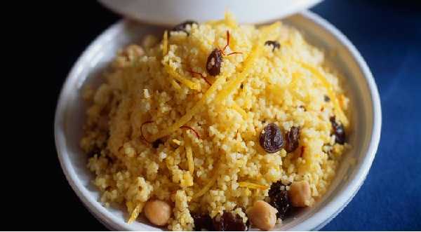 Couscous aux raisins secs et pois chiches