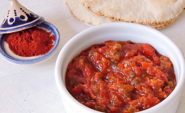 Salade de tomates poivrons rouges